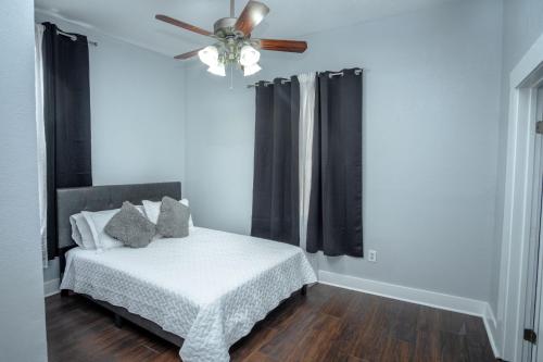 Remodeled Historic 2BR 1BA House Near Downtown in San Antonio, USA