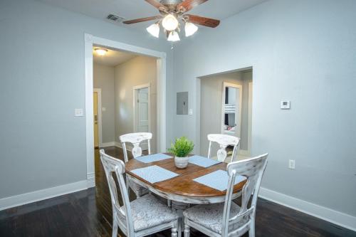 Remodeled Historic 2BR 1BA House Near Downtown in San Antonio, USA