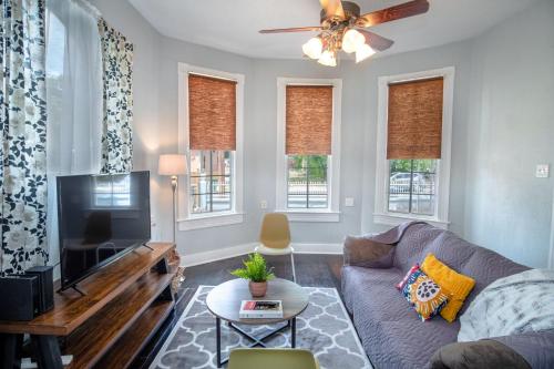 Remodeled Historic 2BR 1BA House Near Downtown in San Antonio, USA