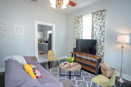 Remodeled Historic 2BR 1BA House Near Downtown in San Antonio, USA