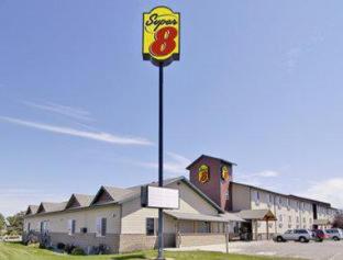 Super 8 by Wyndham Belgrade/Bozeman Airport - Accommodation - Belgrade