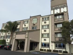 納欣諾市丘拉維斯塔速8酒店 (Super 8 By Wyndham National City Chula Vista) in 納雄耐爾城