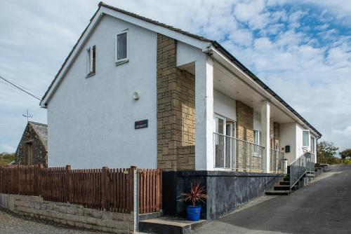 Abersant House - Sleeps 6 with Hot Tub gîte à louer Llanfachraeth