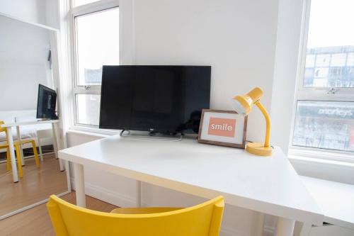 272&294 Wimbledon South Rooms by EveryWhere to Sleep London - image 3