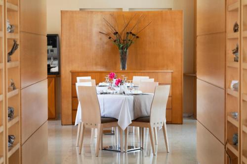 Athineon Hotel - image 13