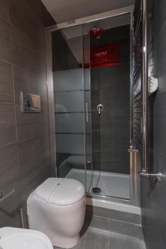 Shine House - image 10