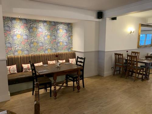 Restaurant, Castle Hotel in Devizes