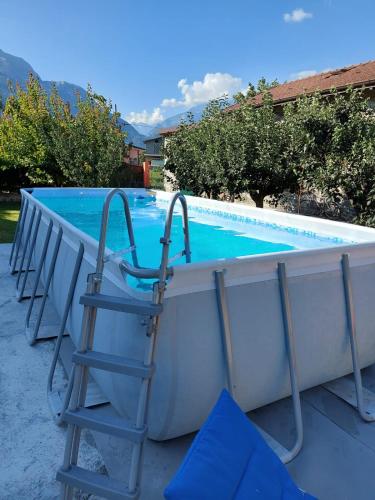 Swimming pool, La casetta di Biancaneve Valtellina e lago di Como in Dubino