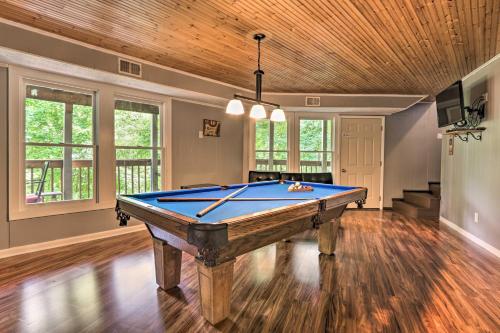Gatlinburg House with Pool Table and Forest Views! in Gatlinburg, USA
