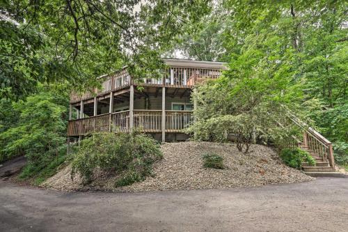 Gatlinburg House with Pool Table and Forest Views! in Gatlinburg, USA