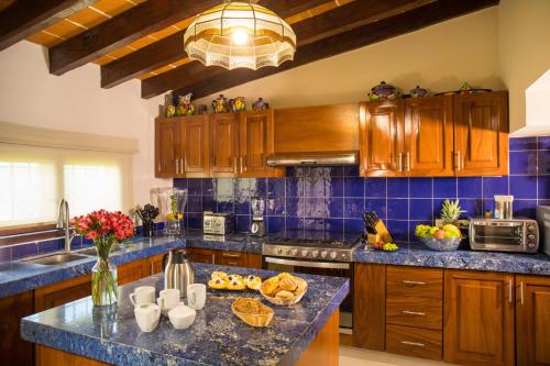 Splendid 5BR waterfront home for the getaway of your dreams! Private pool