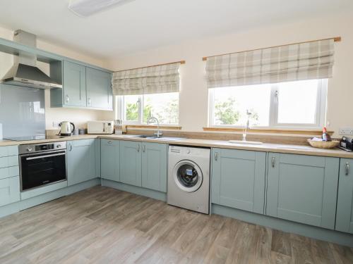 2 Whiterow in Powfoot
