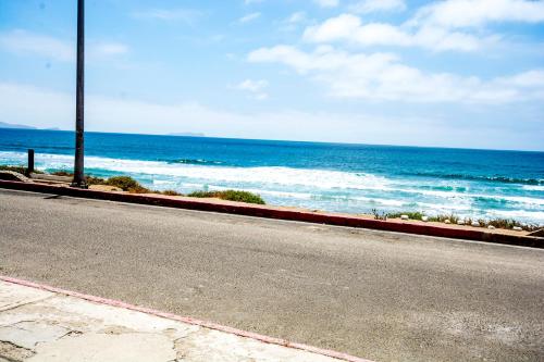 BEACHFRONT Breathtaking 1 Bedroom Apt
