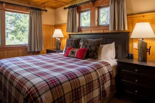 1 king bed, 1 queen bed, 1 twin bed, 1 sofa bed
