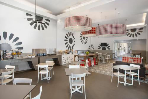 Food and beverages, Mantra PortSea Port Douglas in Port Douglas