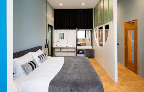 Quentin Zoo hotel - image 14