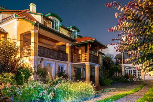 Flanderhof Manor in Nucet