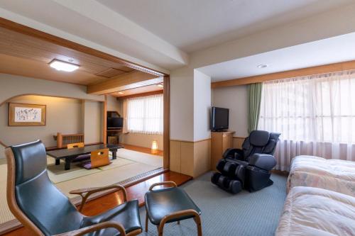 room detail thumbnail 1