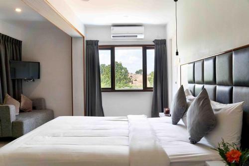Deluxe Double Room image 5