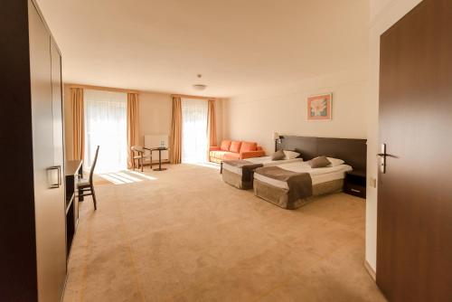 Superior Twin Room room in Hotel Elbrus Spa & Wellness
