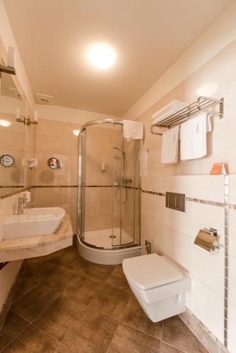 Superior Twin Room image 4