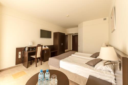 Standard Double/Twin Room image 2