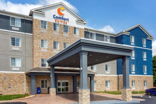 Comfort Suites - image 2