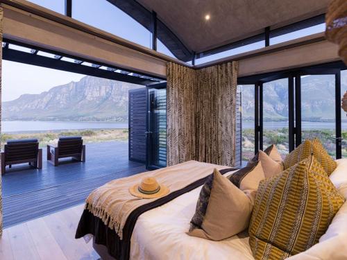Perivoli Lagoon House