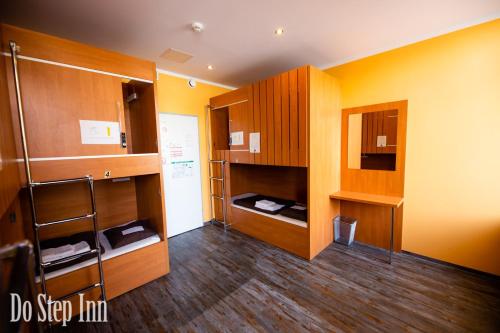 2 bunk beds