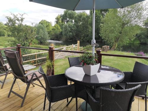 Bend in the River Lodge - image 3