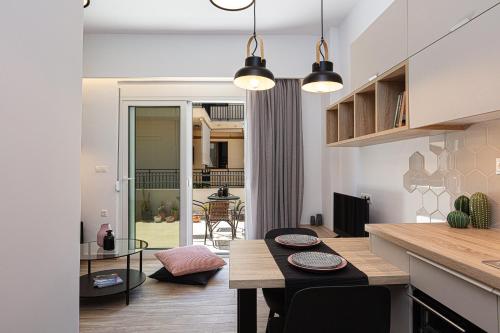 Cactopia Apartments- Hoya-Aeonium