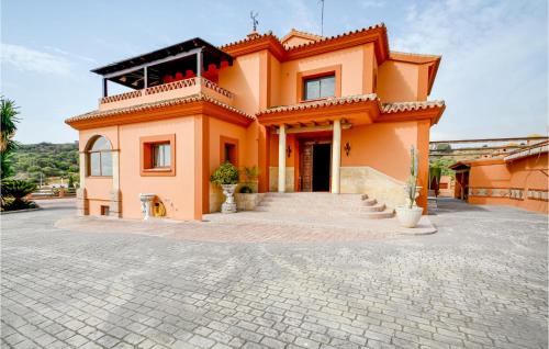 Stunning Home In Estepona With 6 Bedrooms, Wifi And Outdoor Swimming Pool