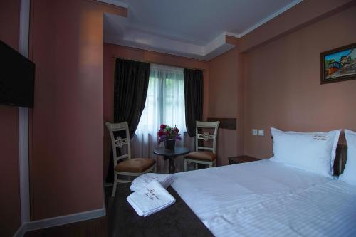 Deluxe Double or Twin Room with City View