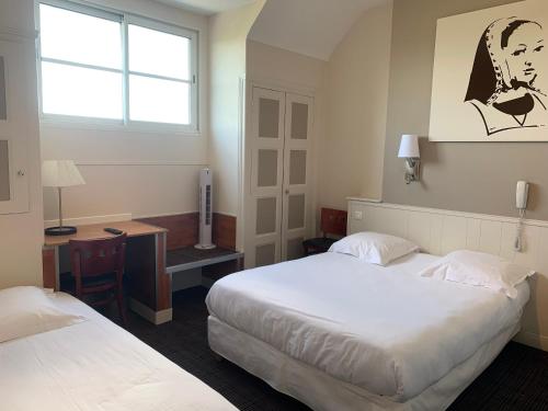 1 double bed, 1 twin bed