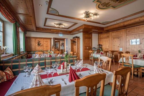 Restaurant, Hotel Bayrischer Lowe in Osterhofen