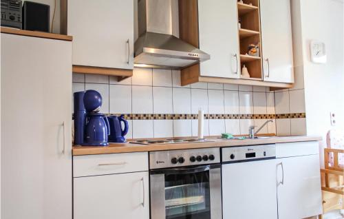 virtuve, Gorgeous Apartment In Wurster Nordseeküste (Gorgeous Apartment In Wurster Nordseekuste) in Mulsum