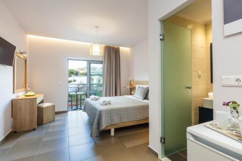 Gorgona Hotel Room Type - Standard Room with Side Sea View