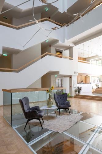 Létesítmények, Coco-mat Athens BC near Odeon Herodes Atticus