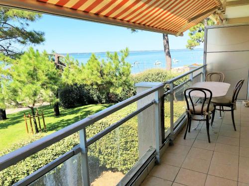 C213 Appartement Vue Mer Terrasse, Parking