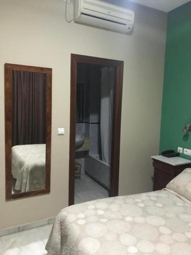 Hostal Puerta Carmona - image 5