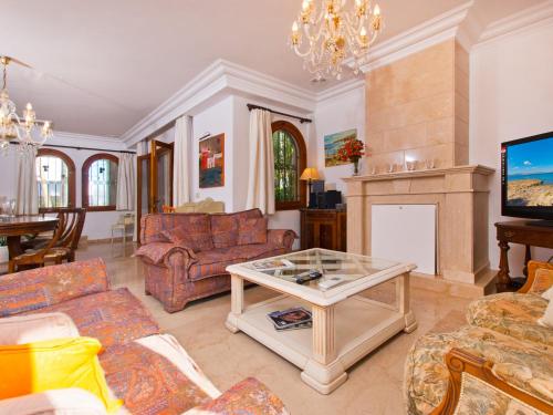 Villa Tita de Manresa para 8 con jardines y vista mar - image 5