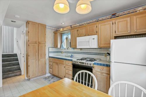 201 Amethyst Avenue 201 Amethyst Avenue