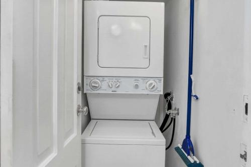 201 Amethyst Avenue 201 Amethyst Avenue