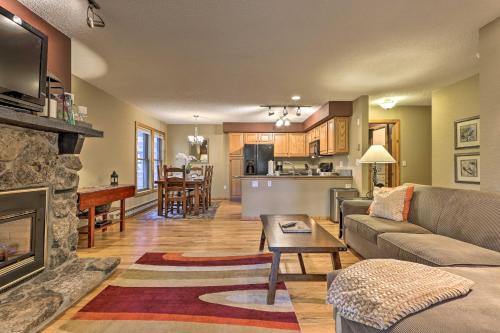 Cozy Condo on Vasquez Creek with Free Shuttle Access in וינטר פארק(סי או)
