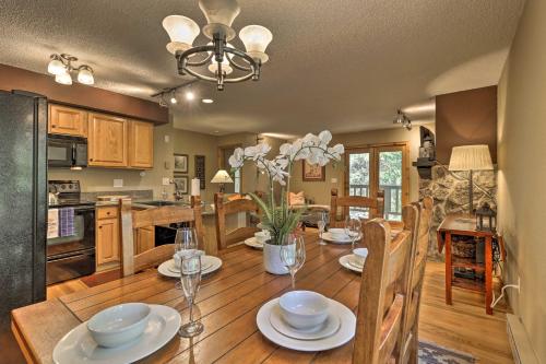 Cozy Condo on Vasquez Creek with Free Shuttle Access in וינטר פארק(סי או)