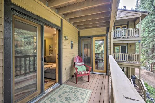 Cozy Condo on Vasquez Creek with Free Shuttle Access in וינטר פארק(סי או)