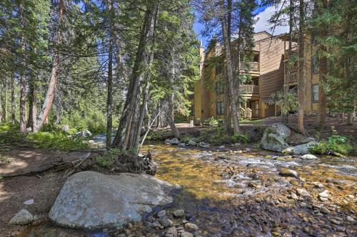 Cozy Condo on Vasquez Creek with Free Shuttle Access in וינטר פארק(סי או)