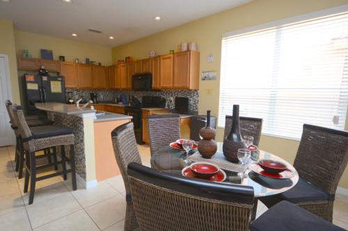 Bella Vida Resort-Gorgeous Home with 3-Masters! - image 6