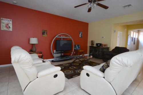 Bella Vida Resort-Gorgeous Home with 3-Masters! - image 8