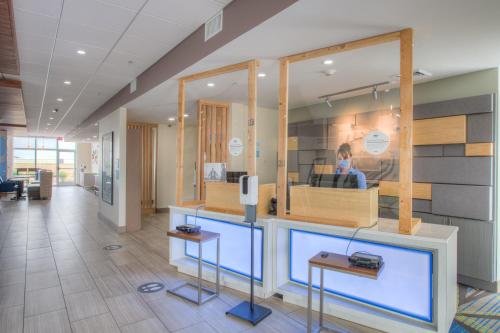 Holiday Inn Express and Suites Remington By IHG - 숙소 외관